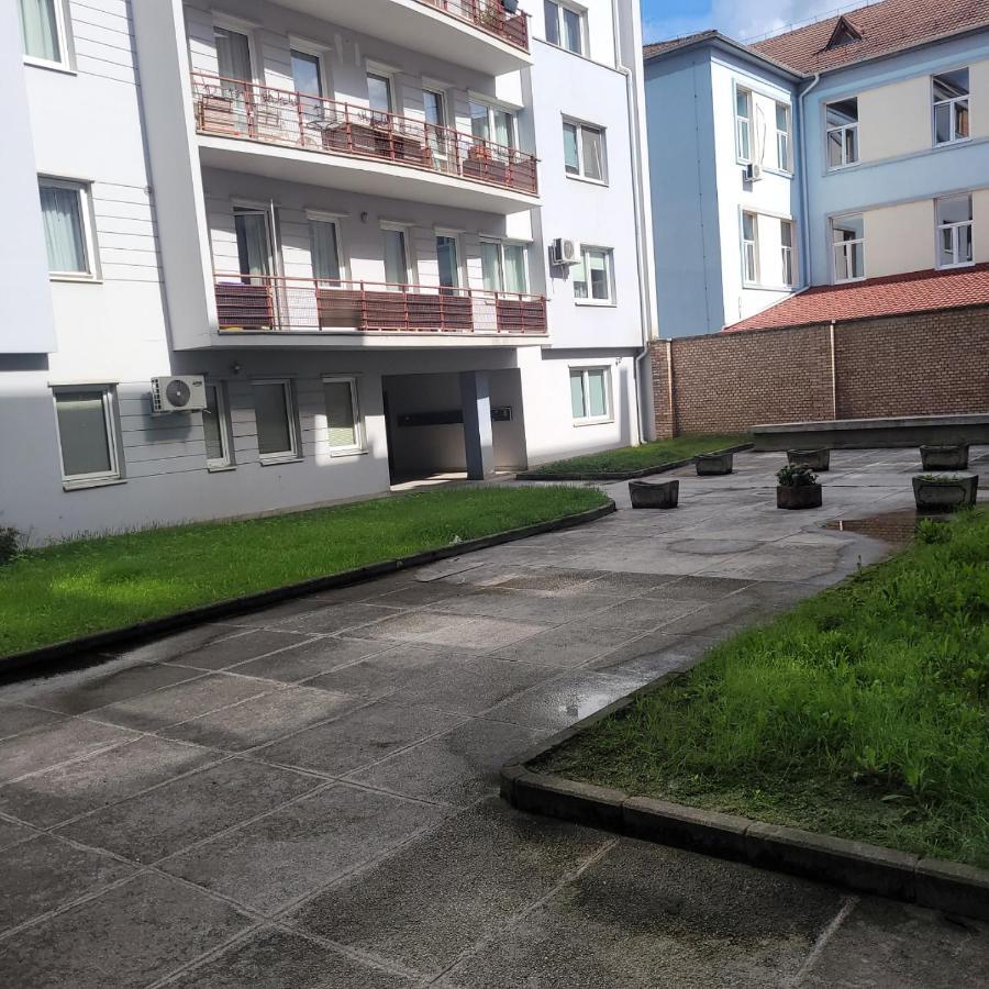 Lovely Apartment Near City Center Cluj-Napoca Exterior foto